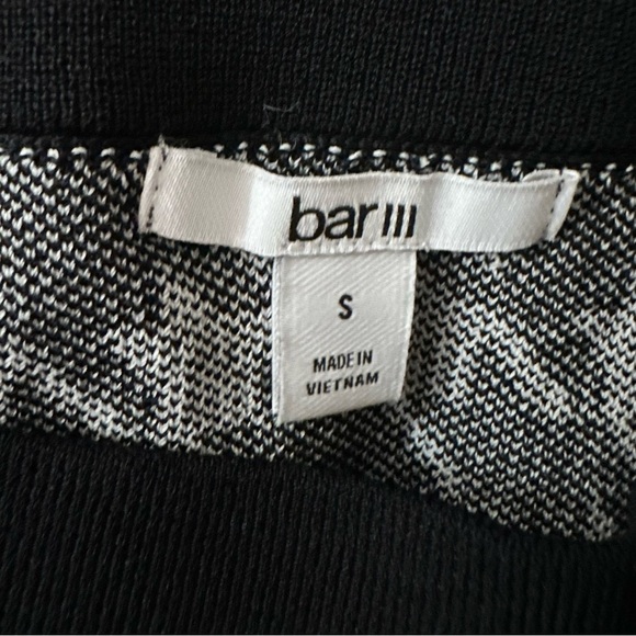 Stylish Black and White Houndstooth Skirt - Picture 3 of 4